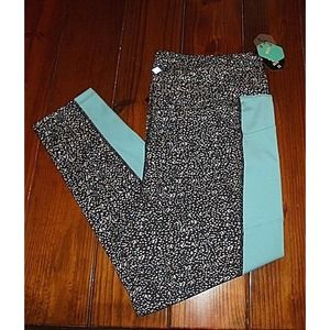 LuLaRoe Rise Brave Workout Leggings size 2X Pockets Black Background NWT Plus